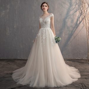 The must-choice for 2024 marriage, the main wedding dress is plain and elegant, with an EU and US style train, showing the noble goddess style.