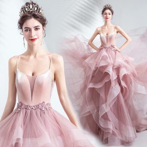 2024 new pink wedding evening dress, with suspender tail style suitable for brides to wear at their wedding.