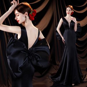 2024 black satin socialite floor-length evening gown, simple and fashionable.