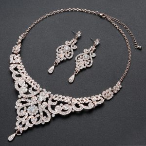 Luxurious rose gold set suits are perfect for wedding dresses.