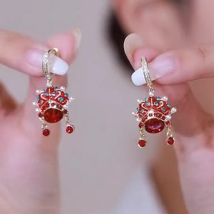 Ingenious Chinese earrings. Unique Peking Opera design.