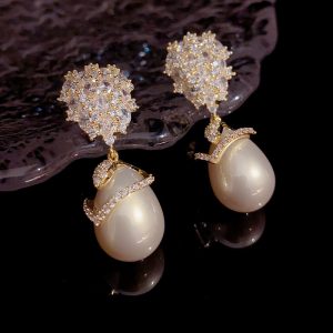 French champagne earrings show a lady's retro style.