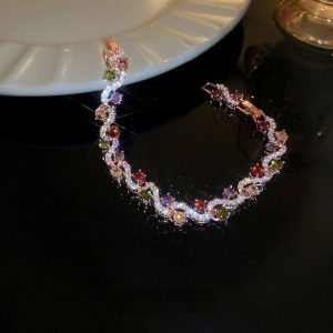 French style zircon bracelet. High-end and elegant.