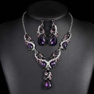Classical necklaces and earrings. Luxurious, perfect for dress.